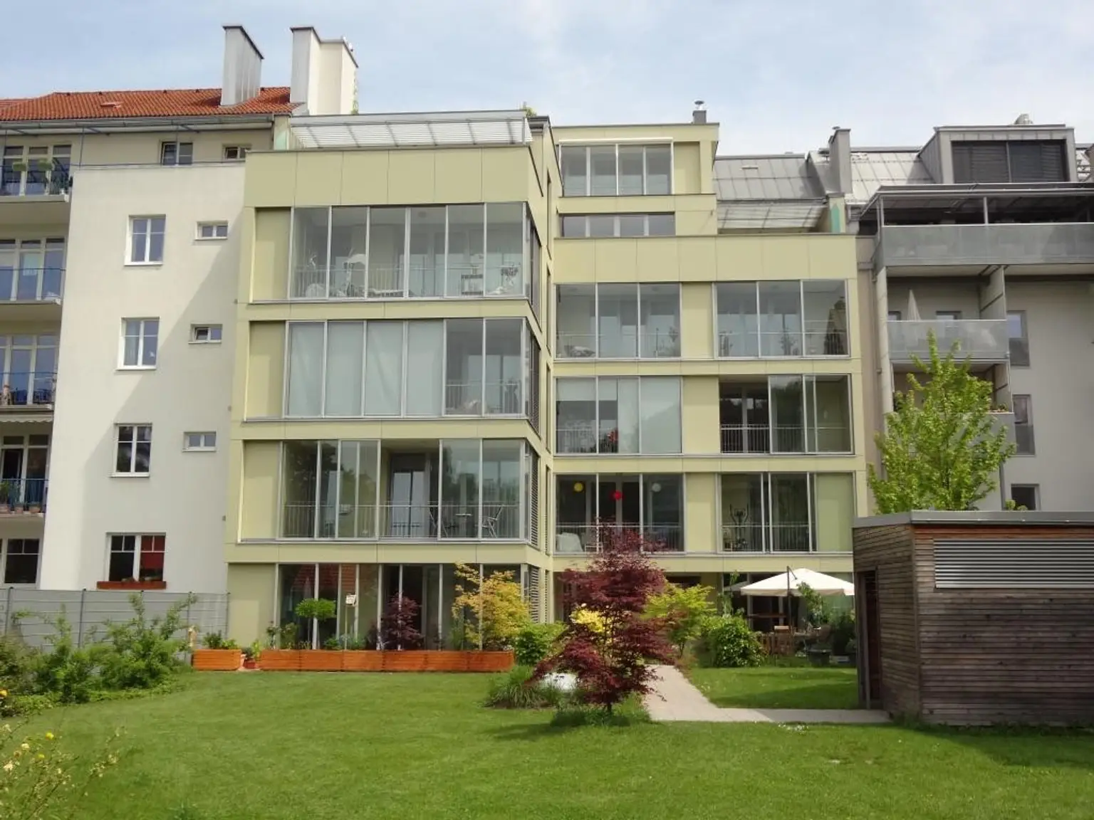 Domviertel: Wohnung mit Wintergarten, Garten und Terrasse! Tiefgaragenplatz möglich!
