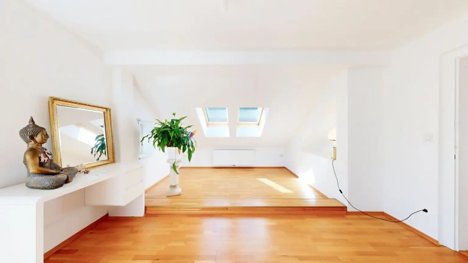 Gemütliche Dachgeschoss-Wohnung | Veranda | Grünlage | gute Verkehrsanbindung