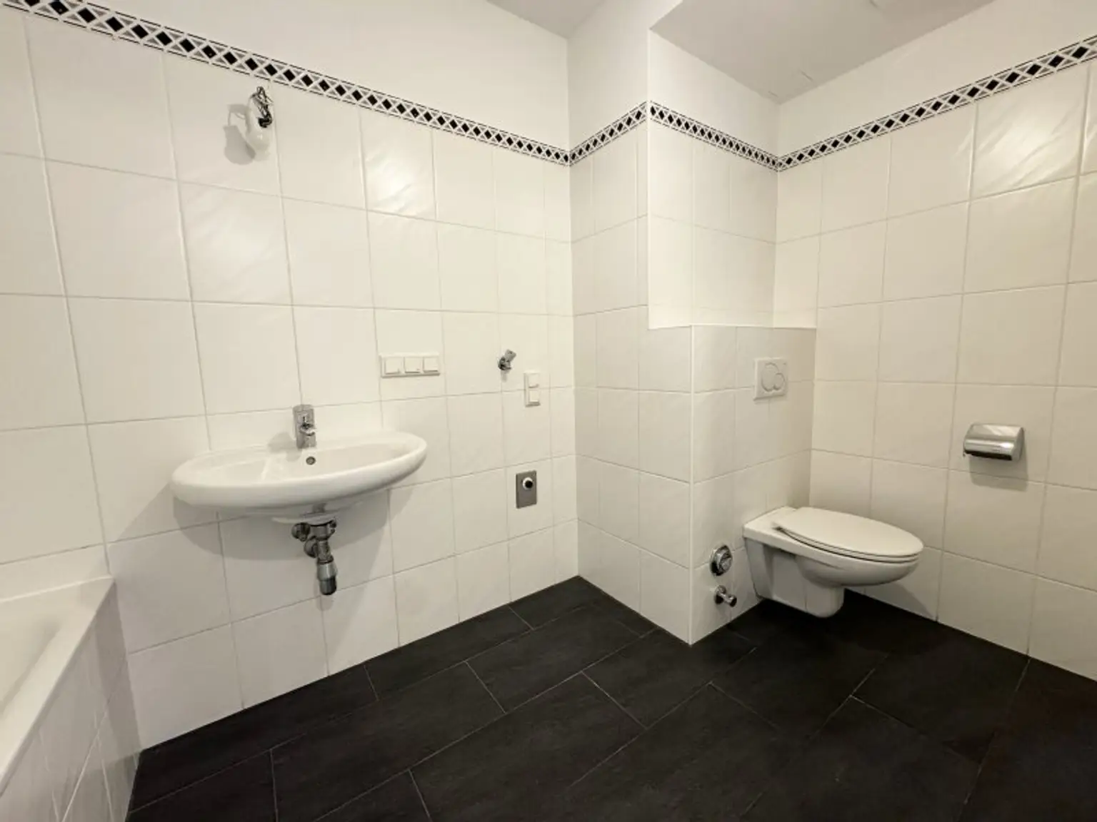 Neubau mit Balkon Richtung Innenhof | Stellplatz im KP inkludiert | ruhig & citynah bei Schmelz/Lugner City