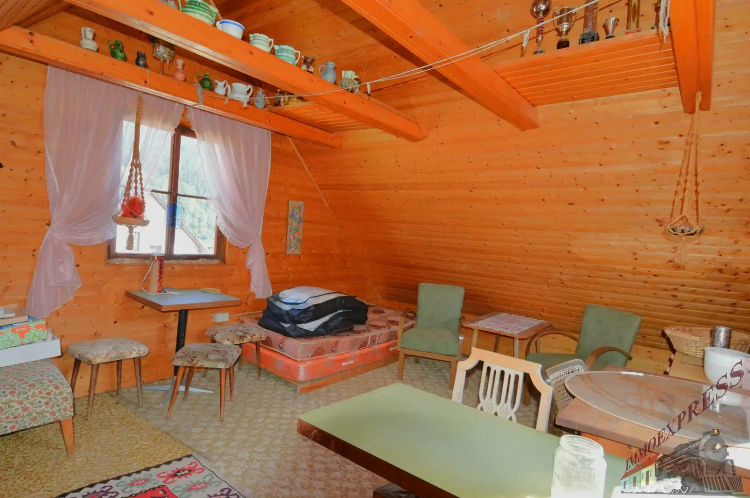Einfamilienhaus mit Gäste-/Sommerhaus und 2 Garagen - Fernblick