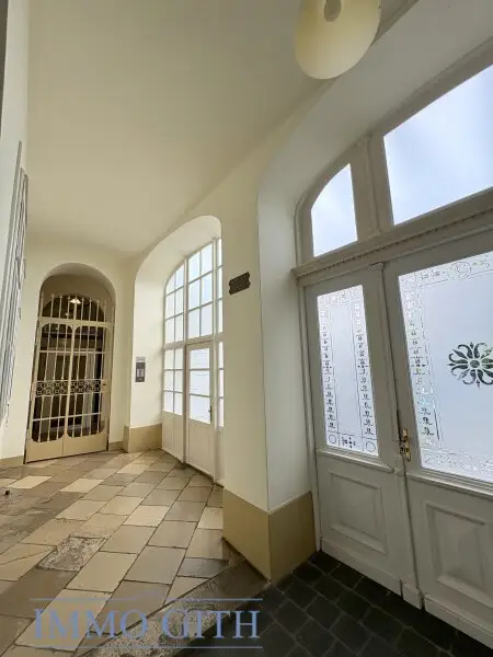 UNBEFRISTETE, GEPFLEGTE 1,5 ZIMMER-WOHNUNG MIT GEMEINSCHAFTSTERRASSE ZU MIETEN!
