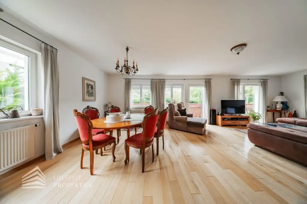 Luxuriöse Villa im Wienerwald – Beheizter Salzwasserpool, Gartenparadies & Premium-Parkmöglichkeiten