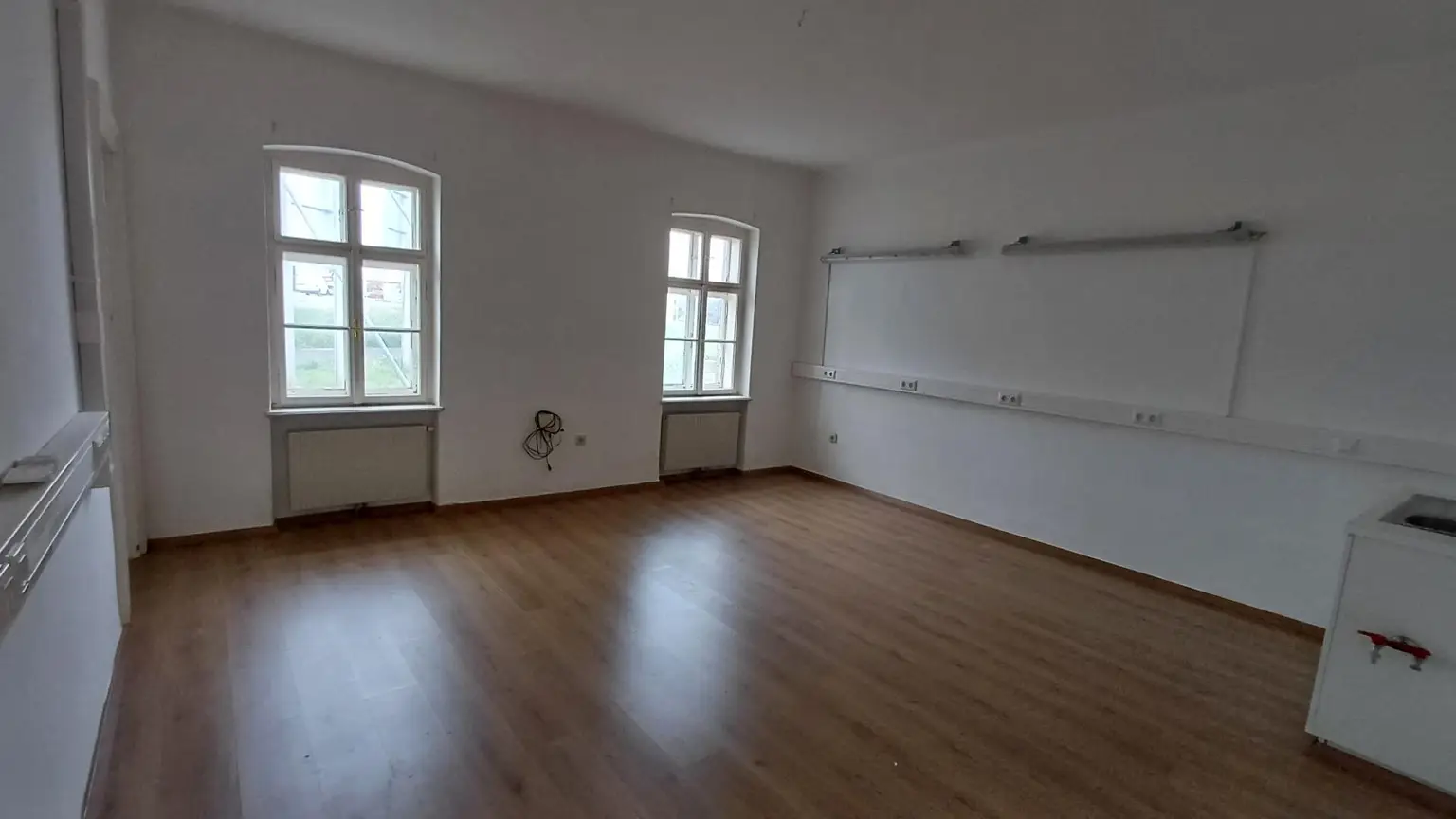 3 Bürohäuser, 38 Parkplätze in Toplage, hochfrequentiert, beste Infrastruktur