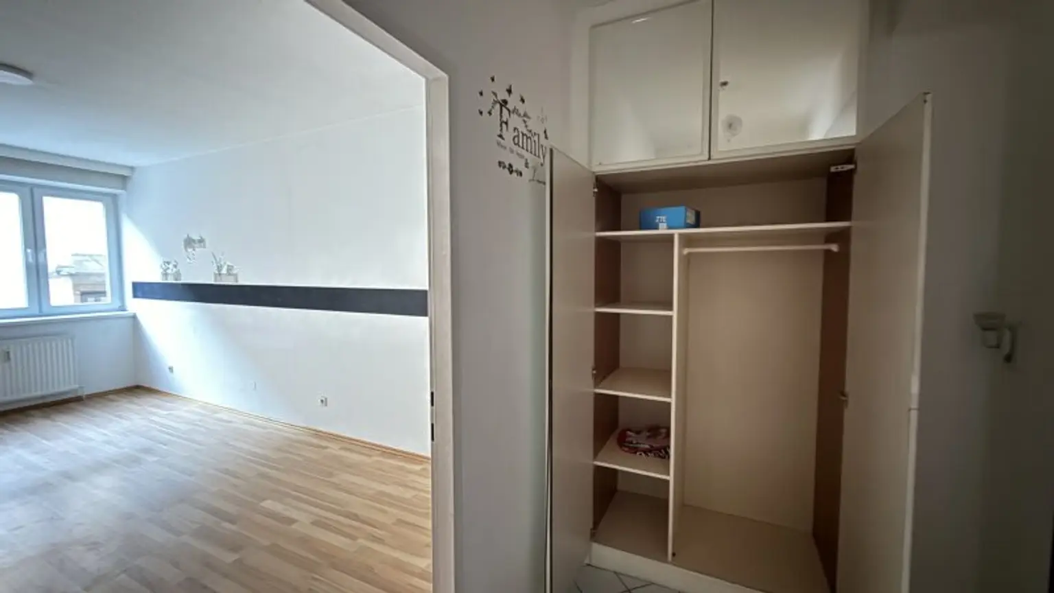 Kirchstetterngasse: 2 Zimmer mit separater Küche (zenral begehbar) im Ersten Liftstock!