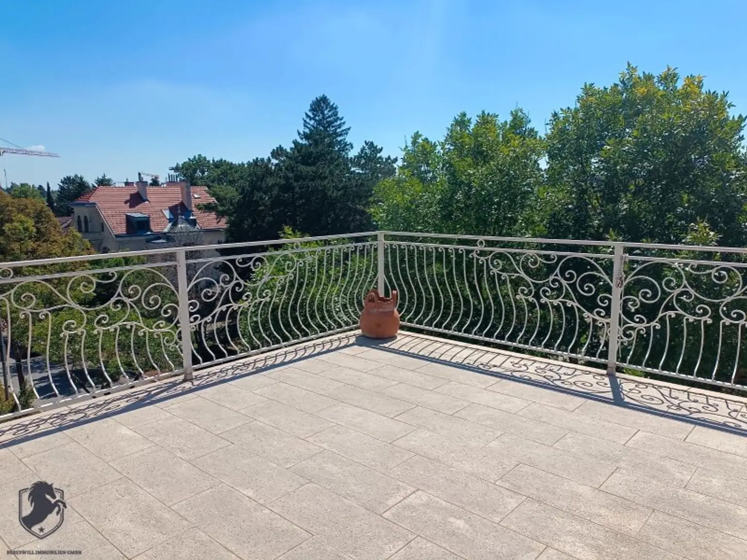 Zum Verkauf gelangt eine außergewöhnliche Villa in absoluter Bestlage von Hietzing