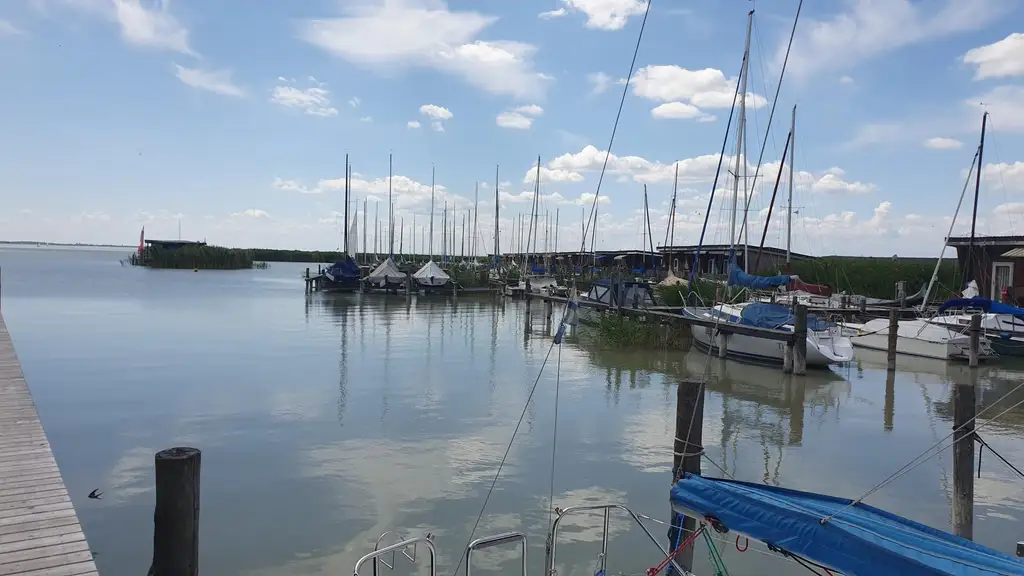 Segler aufgepasst – Charmante Kabane am See im Yachtclubgelände