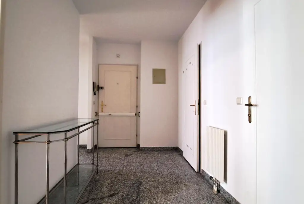 Wohnen mit Wiener Charme – gemütliche 2-Zimmer-Wohnung im Roten Hof, Garagenbox verfügbar