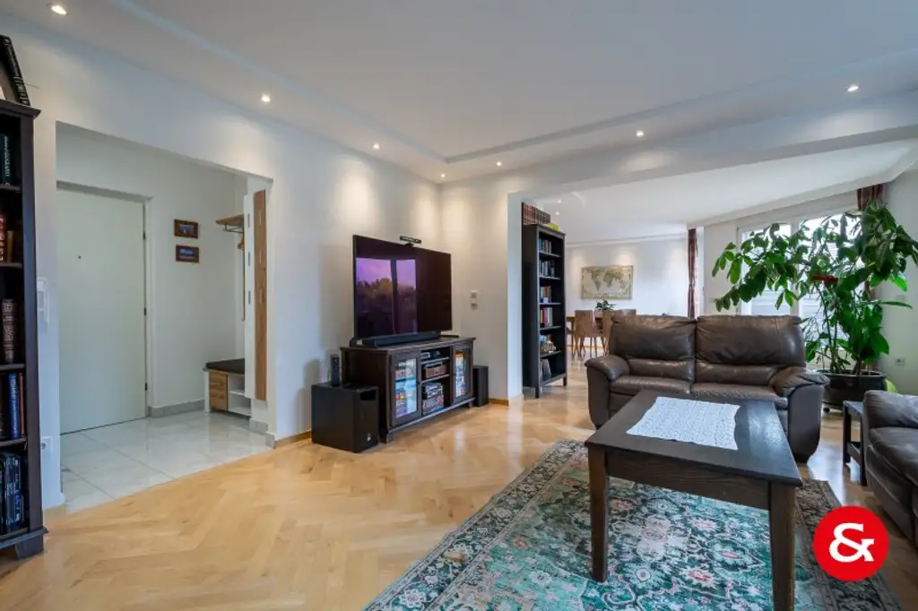 Sonnige 6-Zimmer-Terrassenwohnung mit 2 Garagenplätzen! | auch auf 2 Wohnungen teilbar!