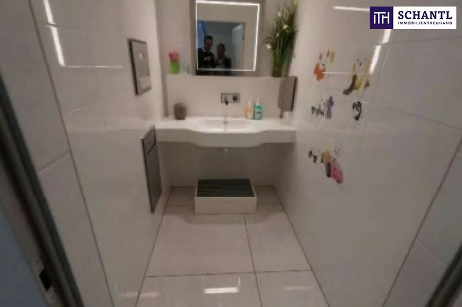 TOP Anlageobjekt in Feldkirchen bei Graz! Modernes Wohn- und Ordinationshaus mit Zahnarztpraxis im Erdgeschoss und großzügiger Mietwohnung im Obergeschoss!