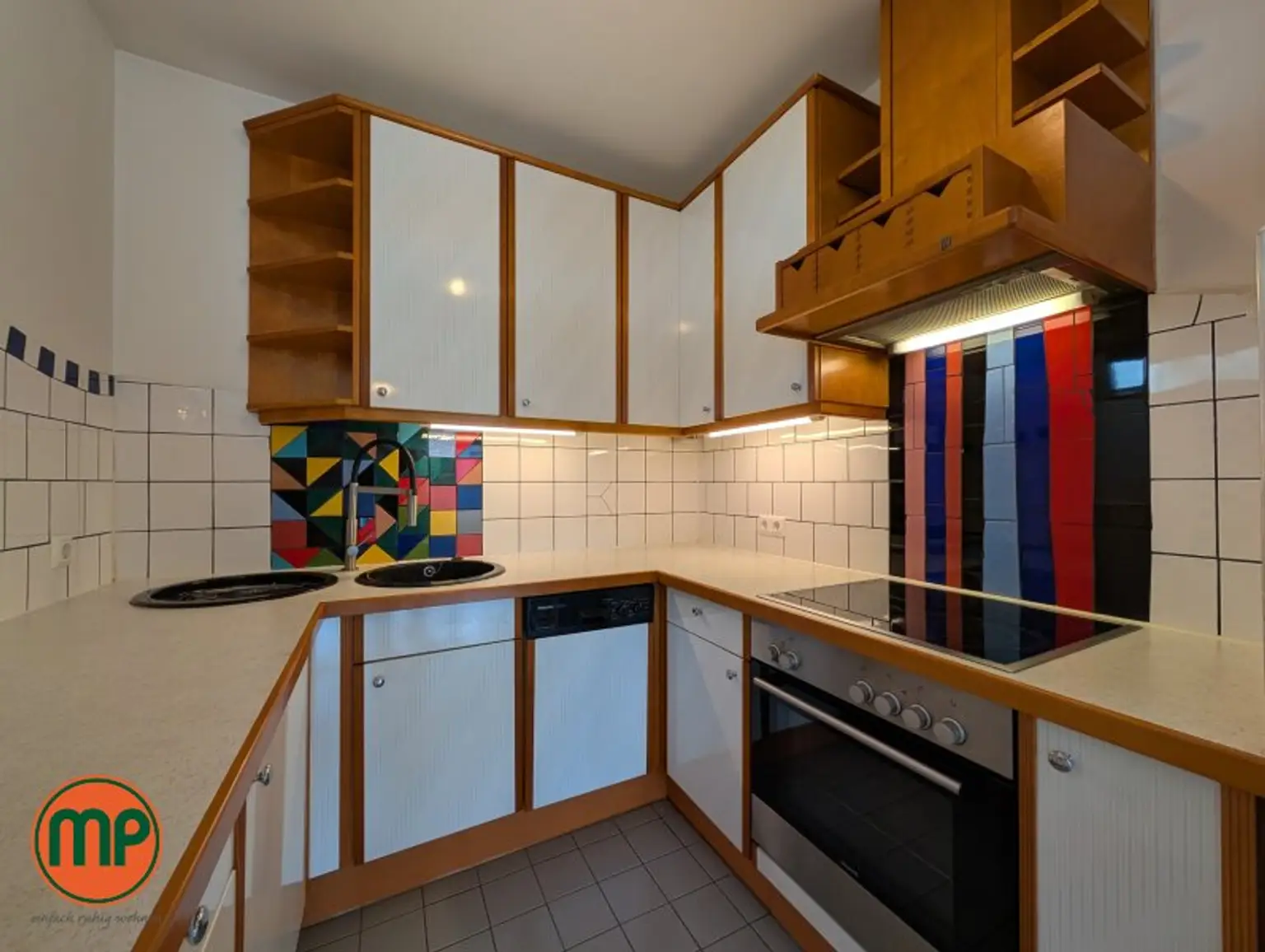 perfekte Raumaufteilung, riesiger Balkon und begehbarer Kleiderschrank sowie eine Garage