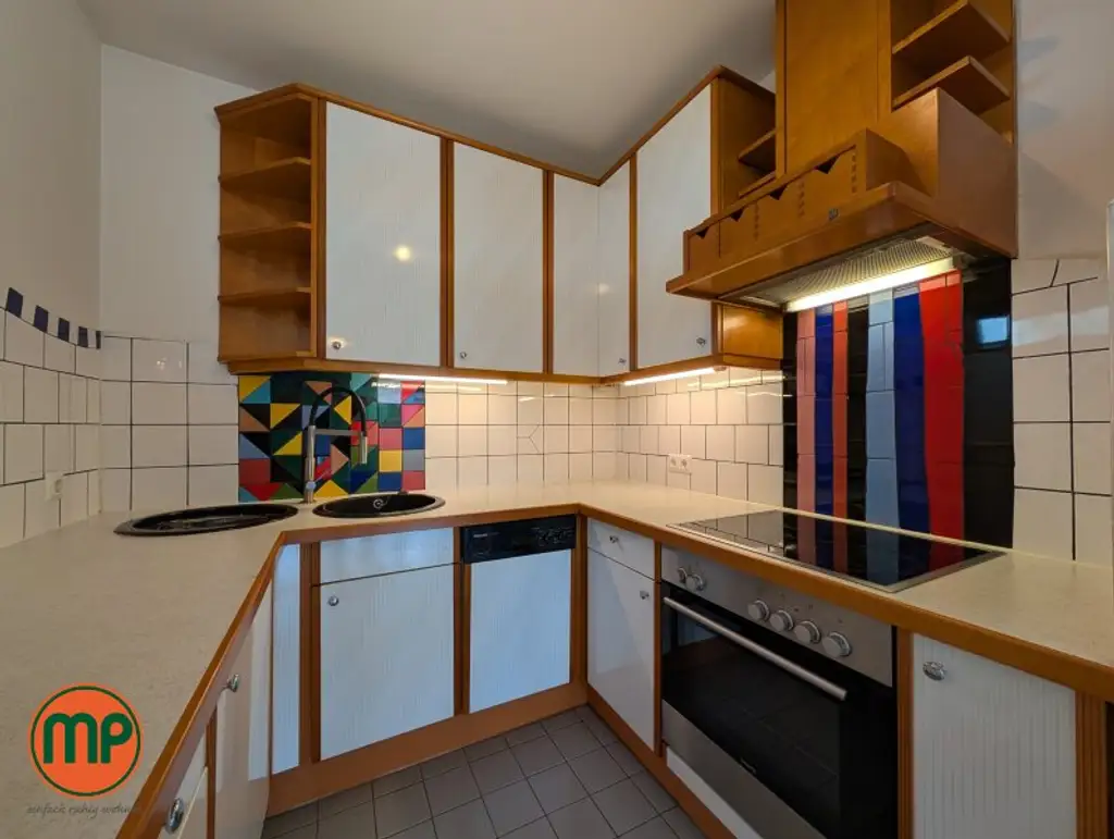 perfekte Raumaufteilung, riesiger Balkon und begehbarer Kleiderschrank sowie eine Garage
