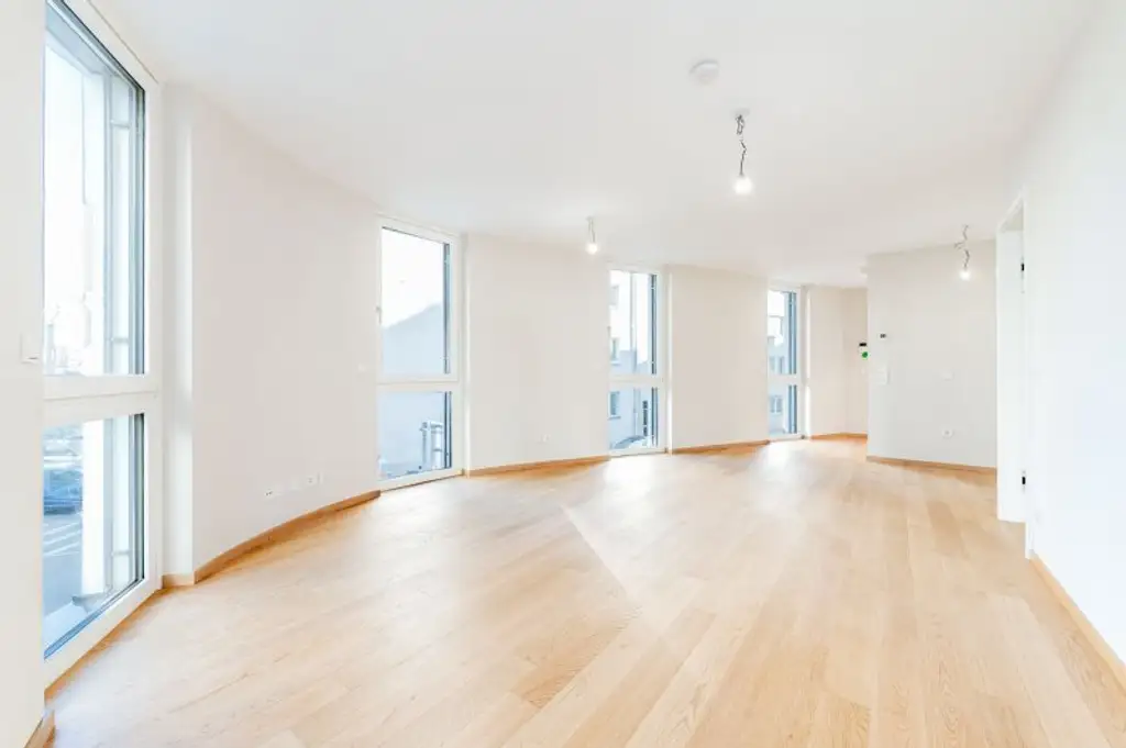 Erstbezug ab Februar! Nähe U6/U4! Helle 2-Zimmer-Wohnung mit Loggia zu vermieten!