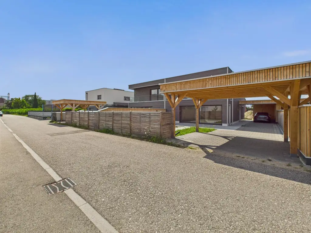 WELS-WEST: Ihr neues Smart Home mit Salzwasserpool, Carport & exklusiver Ausstattung