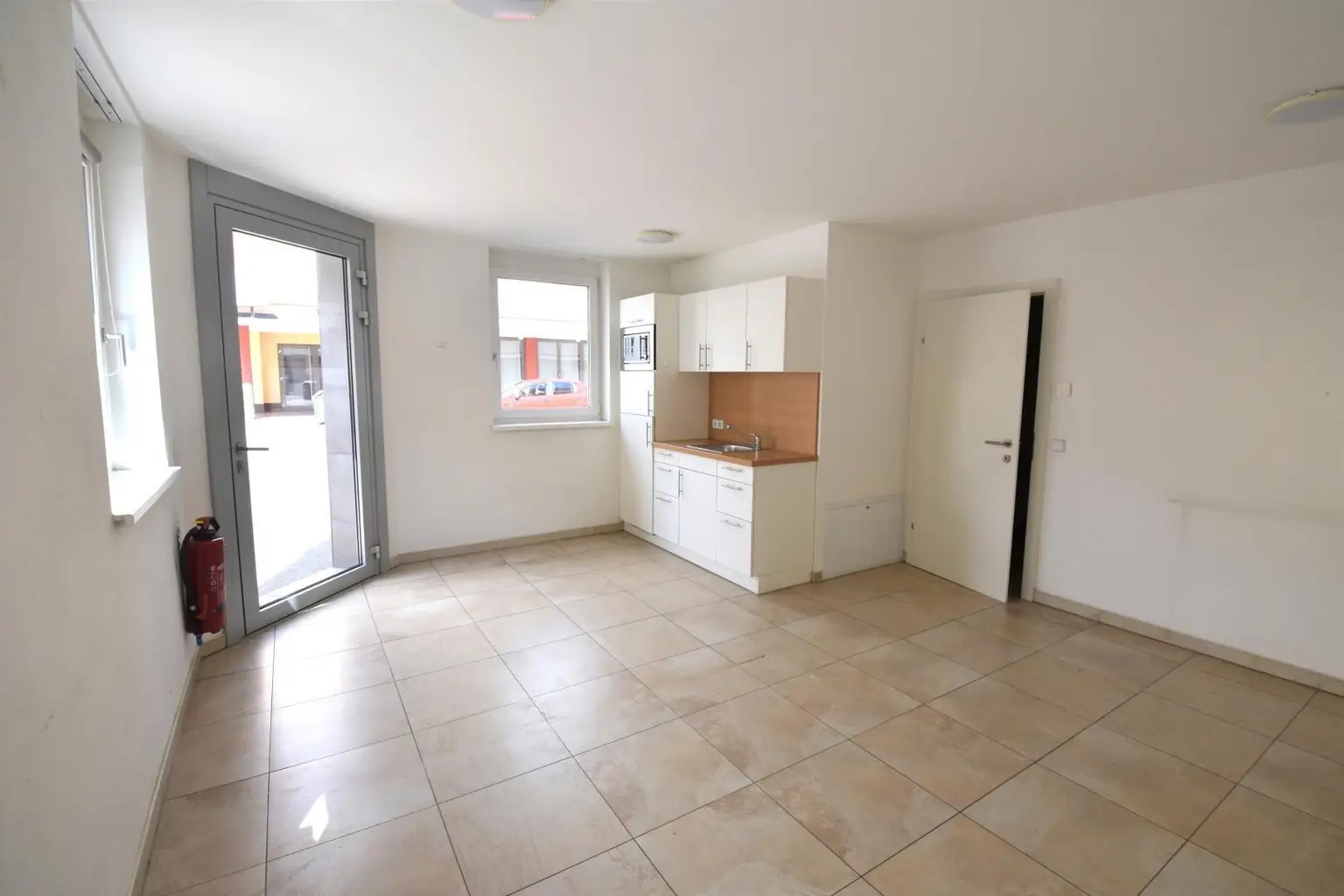 Zimmer mit Küchenzeile