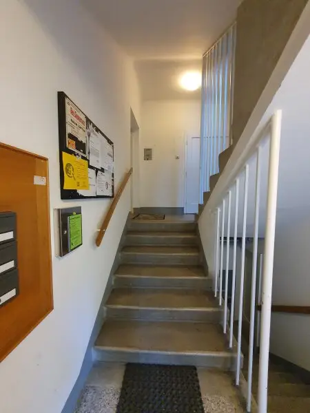 Westseitige Balkonwohnung mit toller Raumanordnung in Hofruhelage