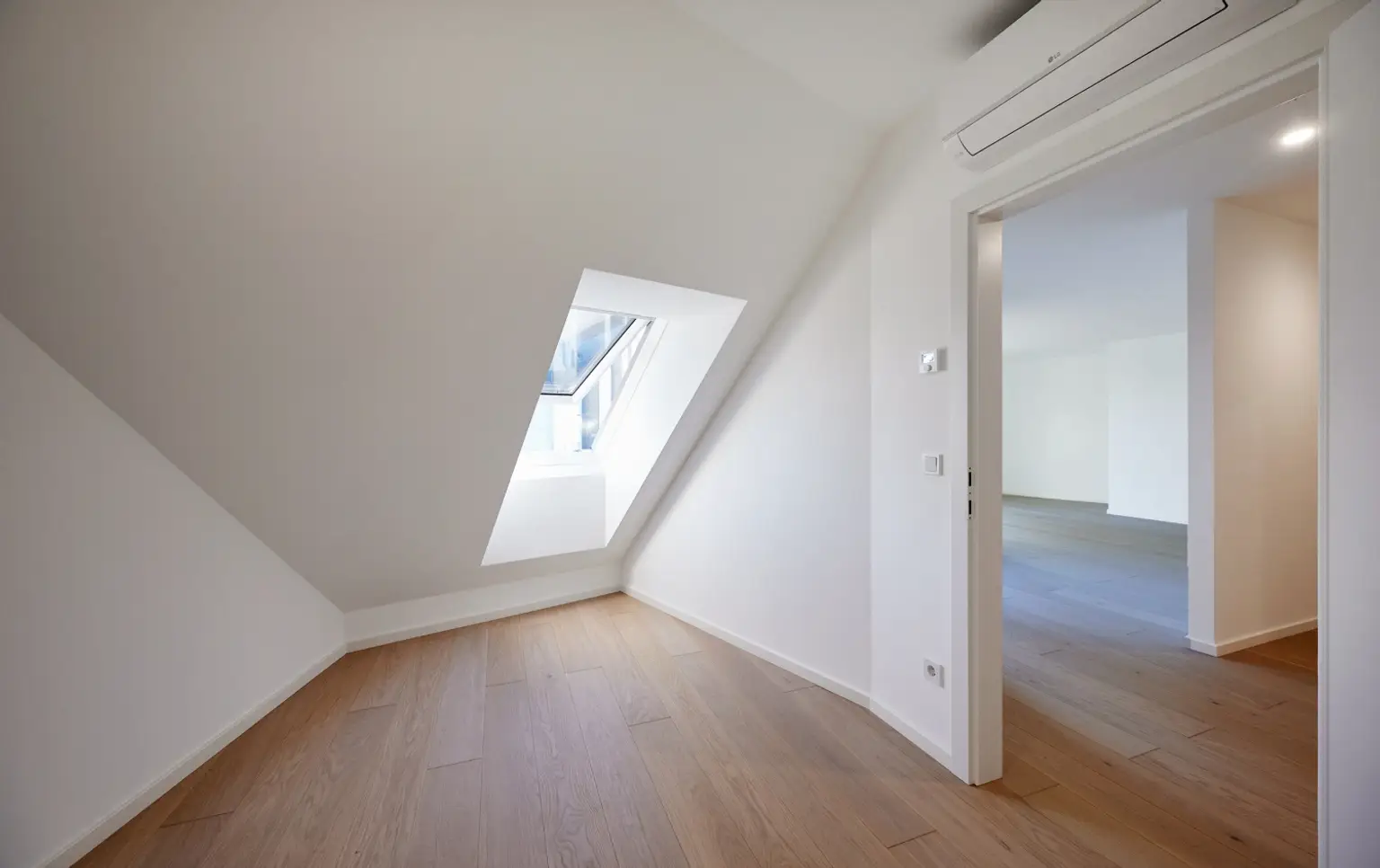 Ihr neuer Rückzugsort: 4-Zimmer-Terrassenwohnung nahe der Donau!