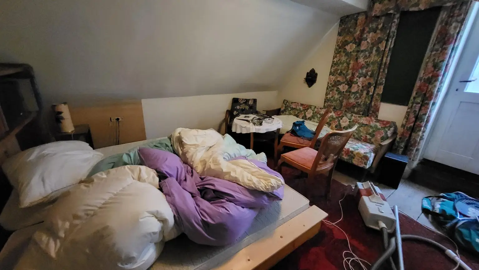 Stark sanierungsbedürftige Liegenschaft in sonniger Lage!