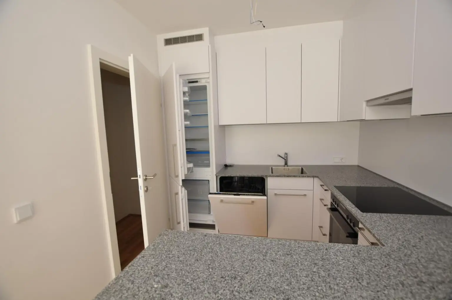 Moderne, sonnige Erdgeschoßwohnung mit Eigengarten und Tiefgarage