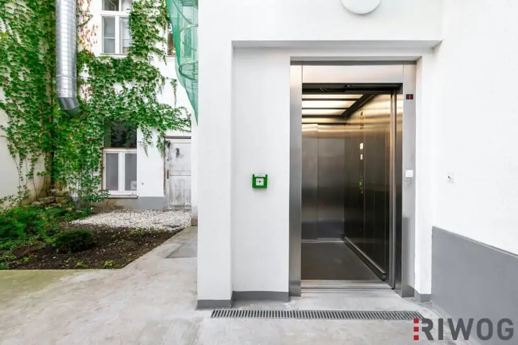 Altbau-Chic im Dachgeschoss | 3-Zimmer Balkonwohnung mit Klimaanlage und Fußbodenheizung
