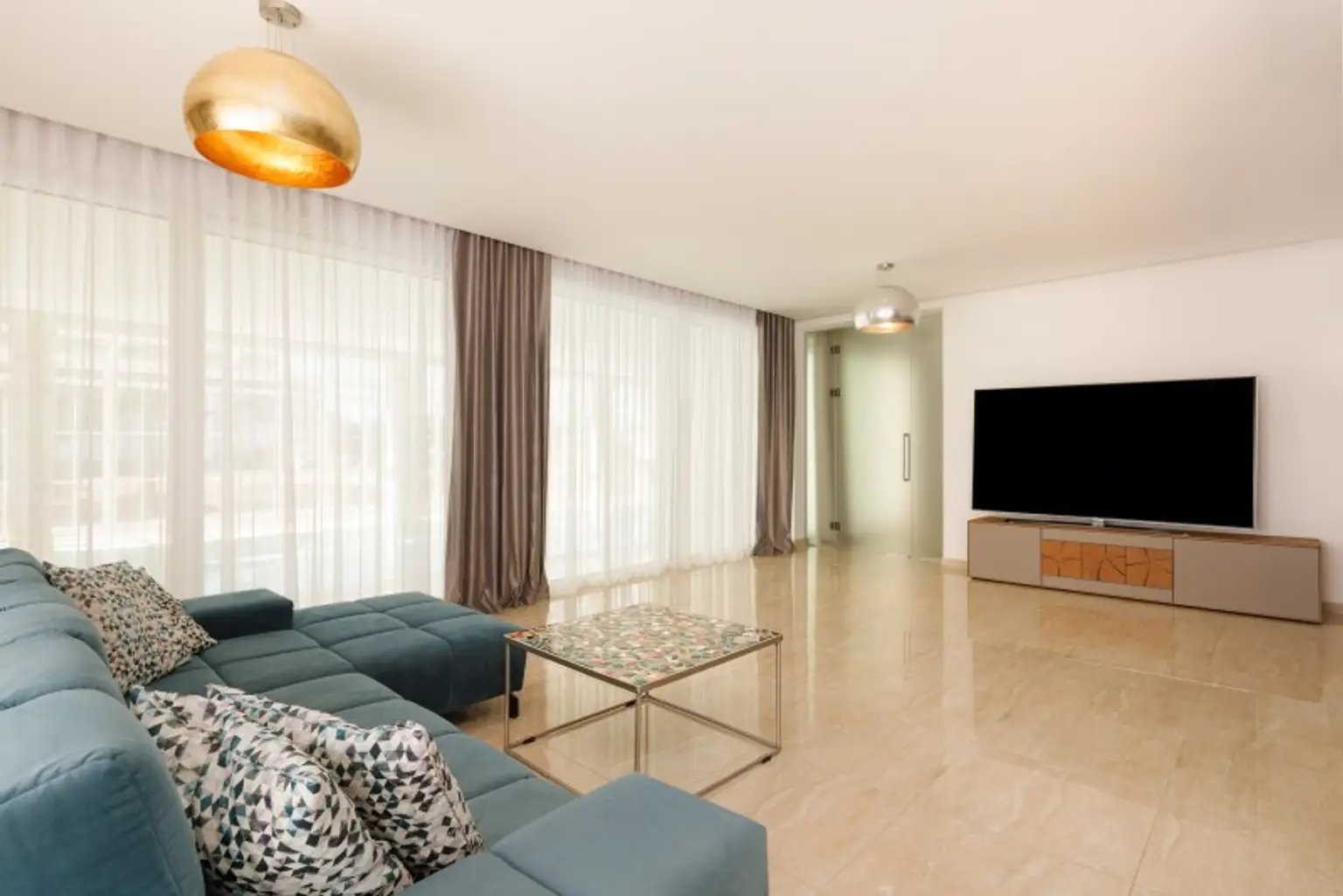 LUXUS VILLA mit Innenpool und Weinkeller im Golfclub Fontana