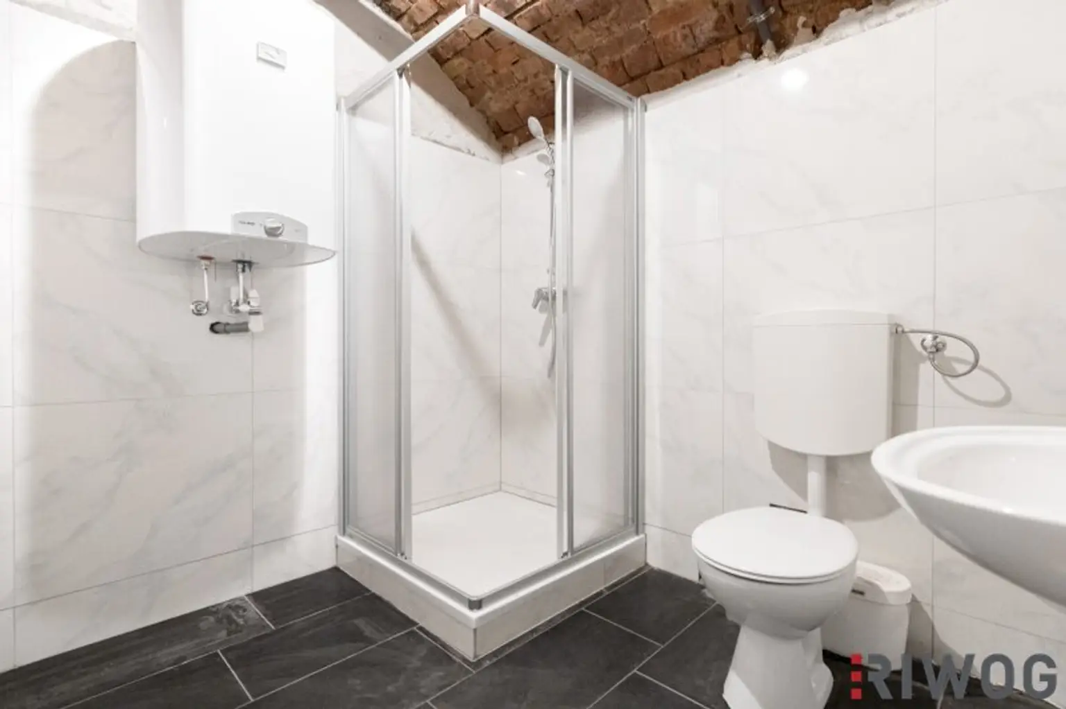 165 m2 Souterrain LAGER in der EMBELGASSE // zugehöriges WC + DUSCHE