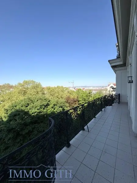 EXKLUSIVE ALTBAUWOHNUNG MIT 2 BALKONEN UND TRAUMBLICK ÜBER WIEN – 258 m² IN BESTLAGE DES 4. BEZIRKS UNBEFRISTET ZU MIETEN!