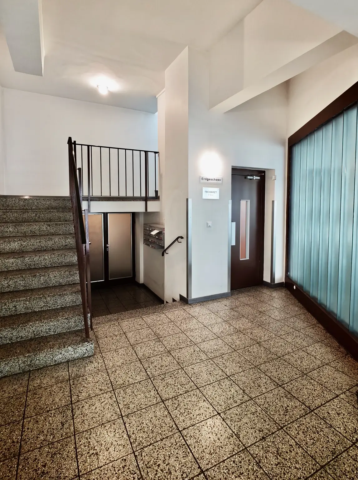 Charmante 2-Zimmer-Dachgeschosswohnung mit Ruheterrasse im 17. Bezirk