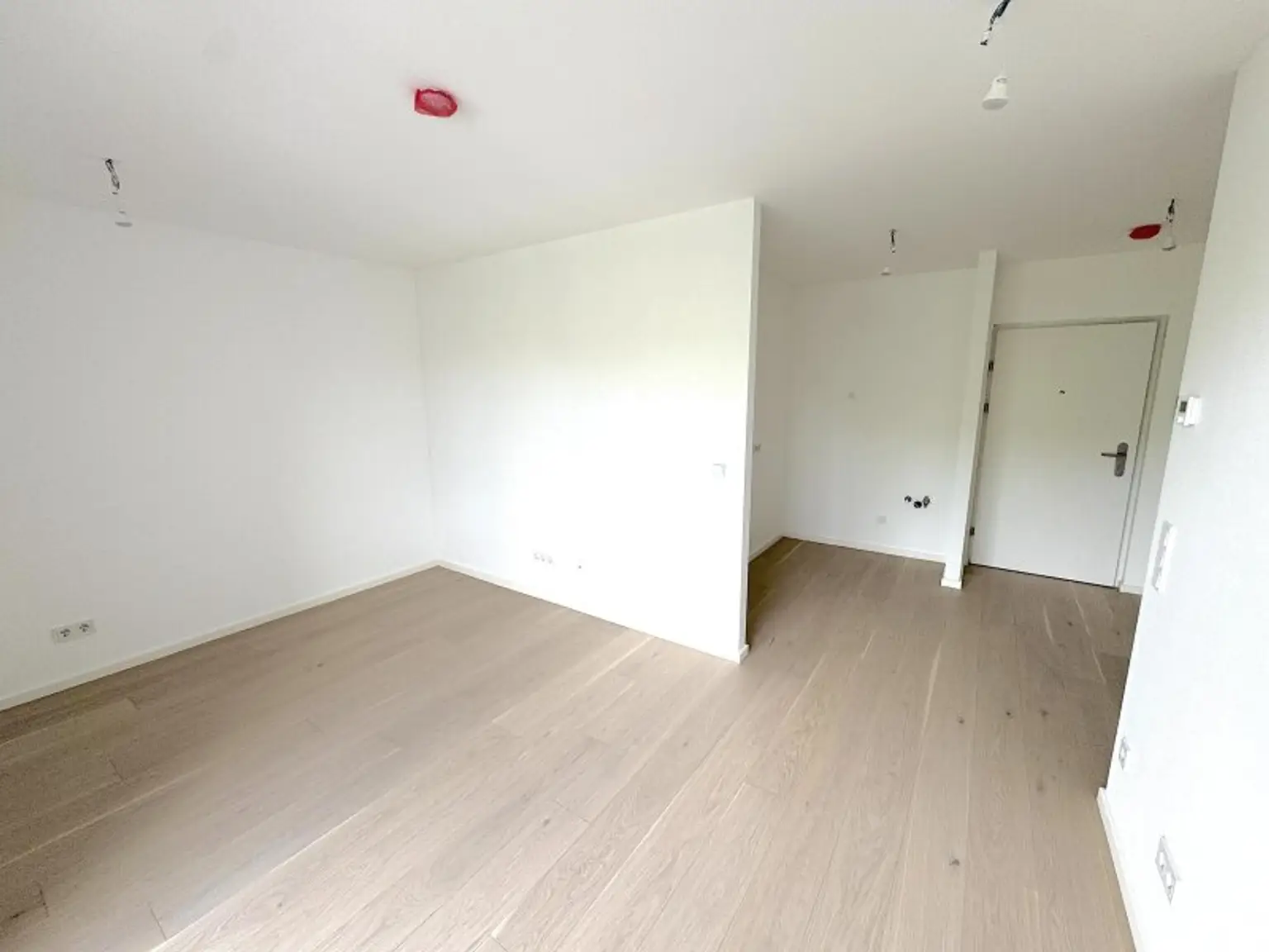 EIGENGRUND NÄHE ALTE DONAU – FREIFLÄCHEN - LUFTWÄRMEPUMPE – KELLER – GARAGE – U-BAHN!