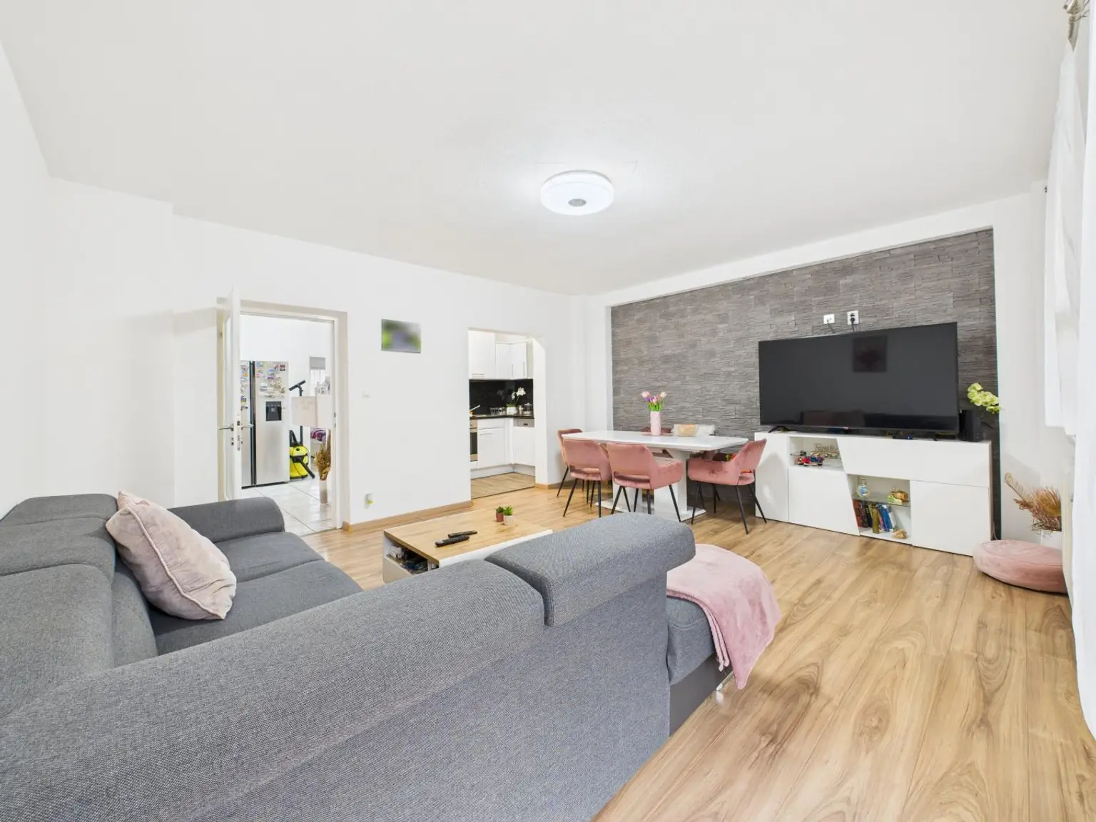 Wohn- und Essbereich 1