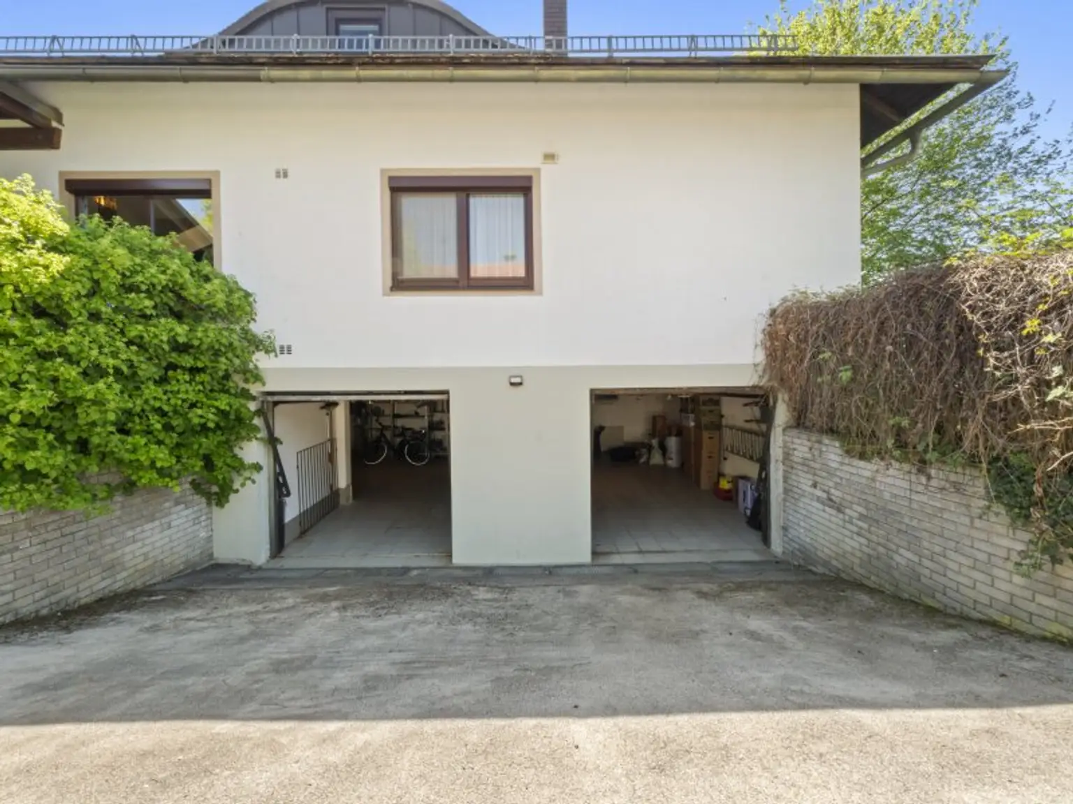 Schöner, gepflegter 270m² Bungalow mit 2 Wohnungen und 1.318m² Grund in Viktring in ruhiger sonniger Aussichtslage!