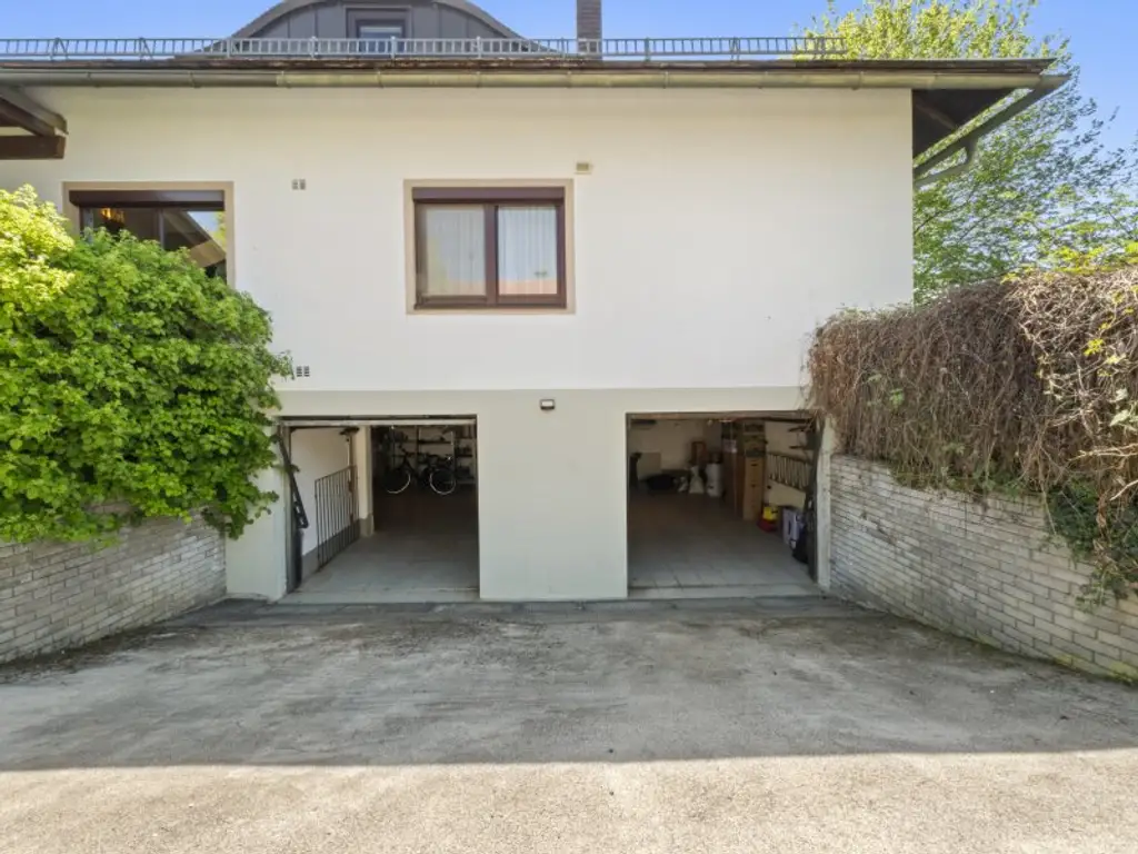 Schöner, gepflegter 270m² Bungalow mit 2 Wohnungen und 1.318m² Grund in Viktring in ruhiger sonniger Aussichtslage!