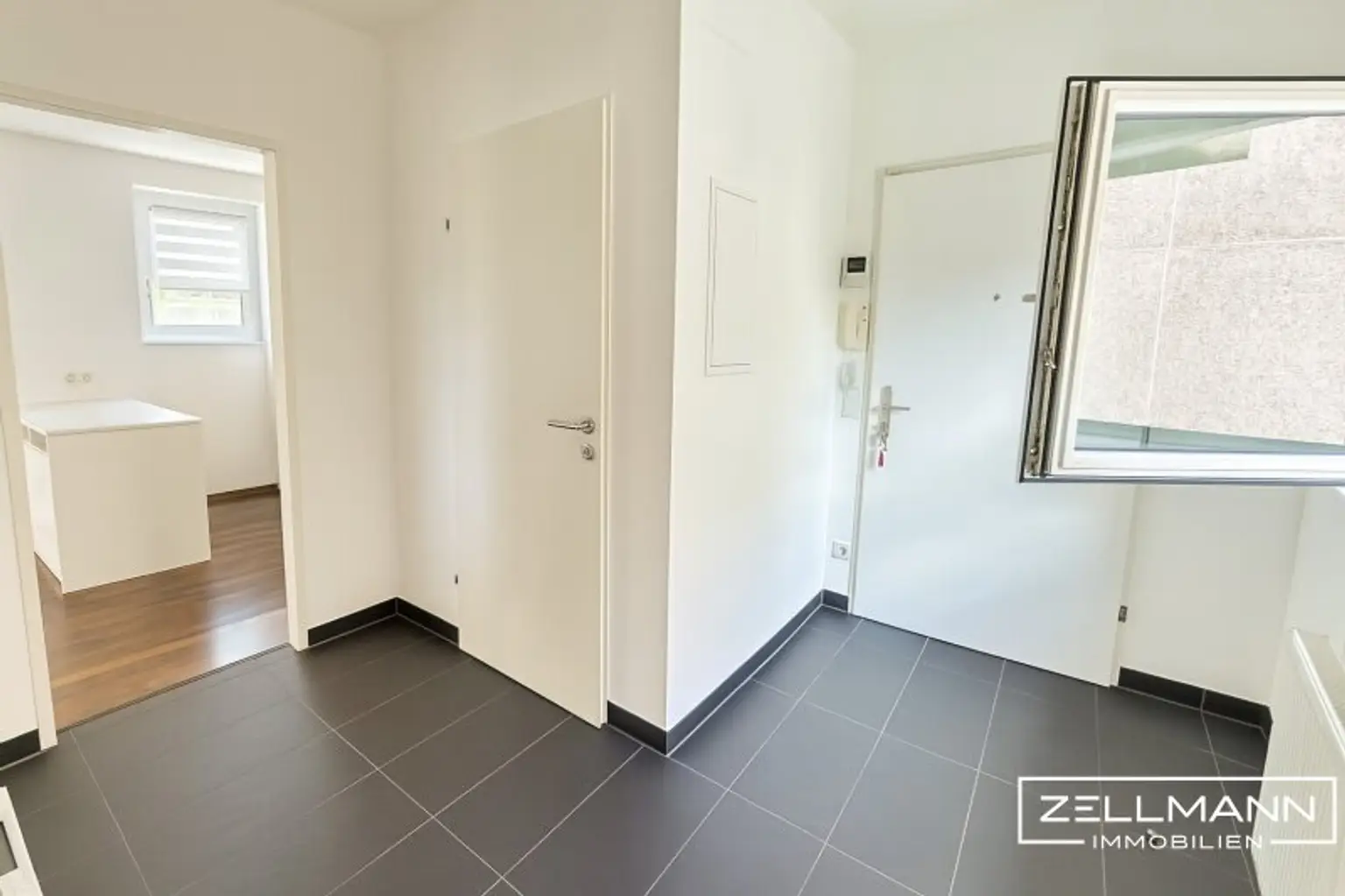 „Ein Ort zum Aufatmen – Lichtdurchflutete Dachterrassen-Maisonette mit Stil“ | ZELLMANN IMMOBILIEN