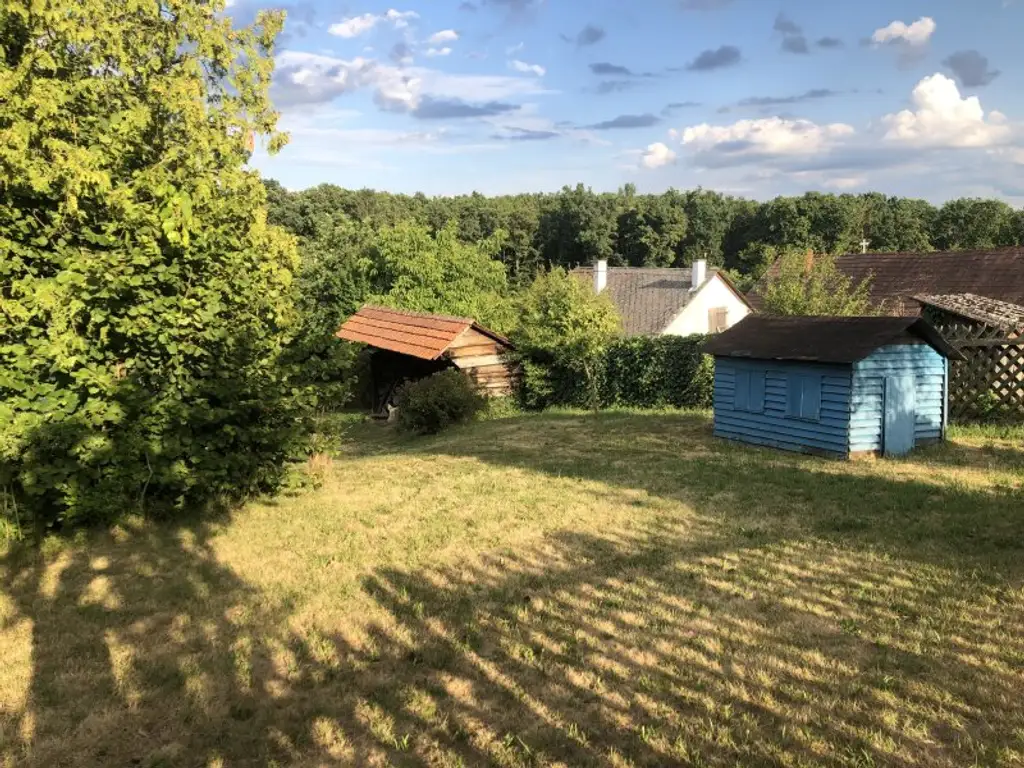 Schönes, ruhig gelegenes Kellerstöckl mit 3589 m2 Grundstück