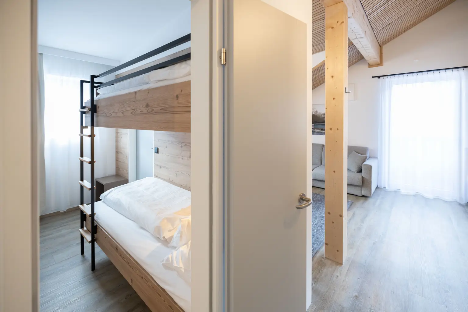 Dormio_Aparthotel_Hinterstoder_Steyrursprung_Bedroom_003.jpg