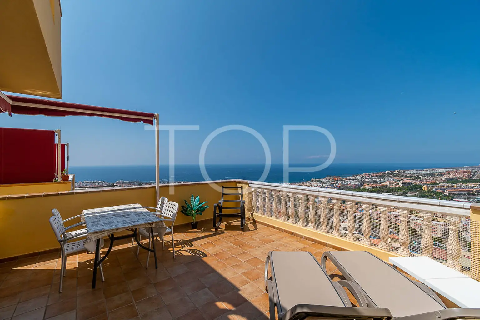Apartamento de un dormitorio con terraza y vistas increíbles en Torvisca Alto