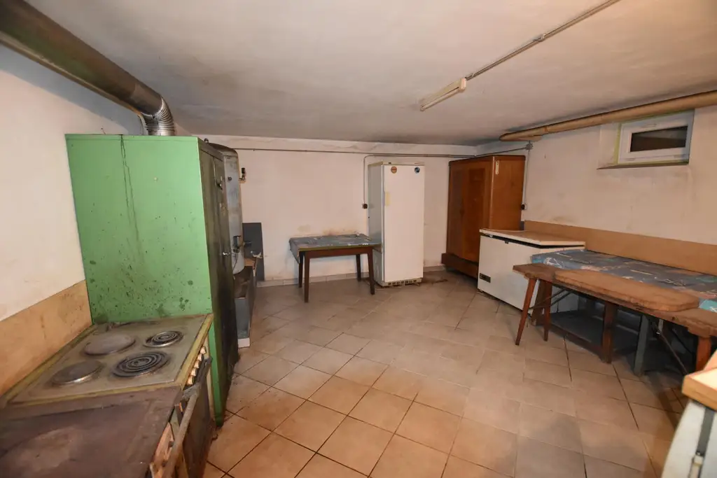 Mehrfamilienhaus mit viel Potenzial und Bauland-Agrar Widmung!