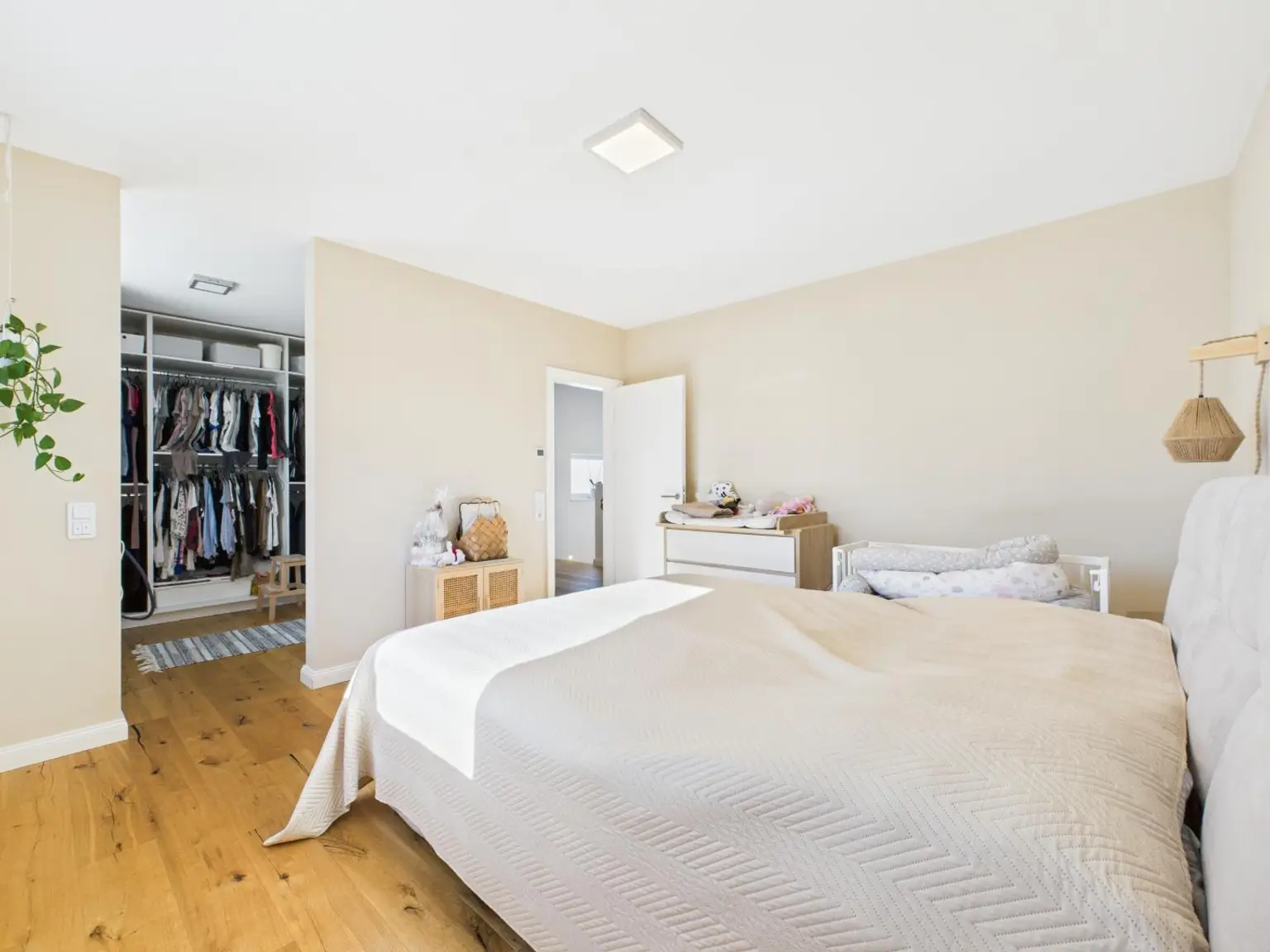 Exklusives Neubauhaus in Marchtrenk – stilvolles Wohnen mit modernster Technik & traumhaftem Garten samt Wellnessbereich