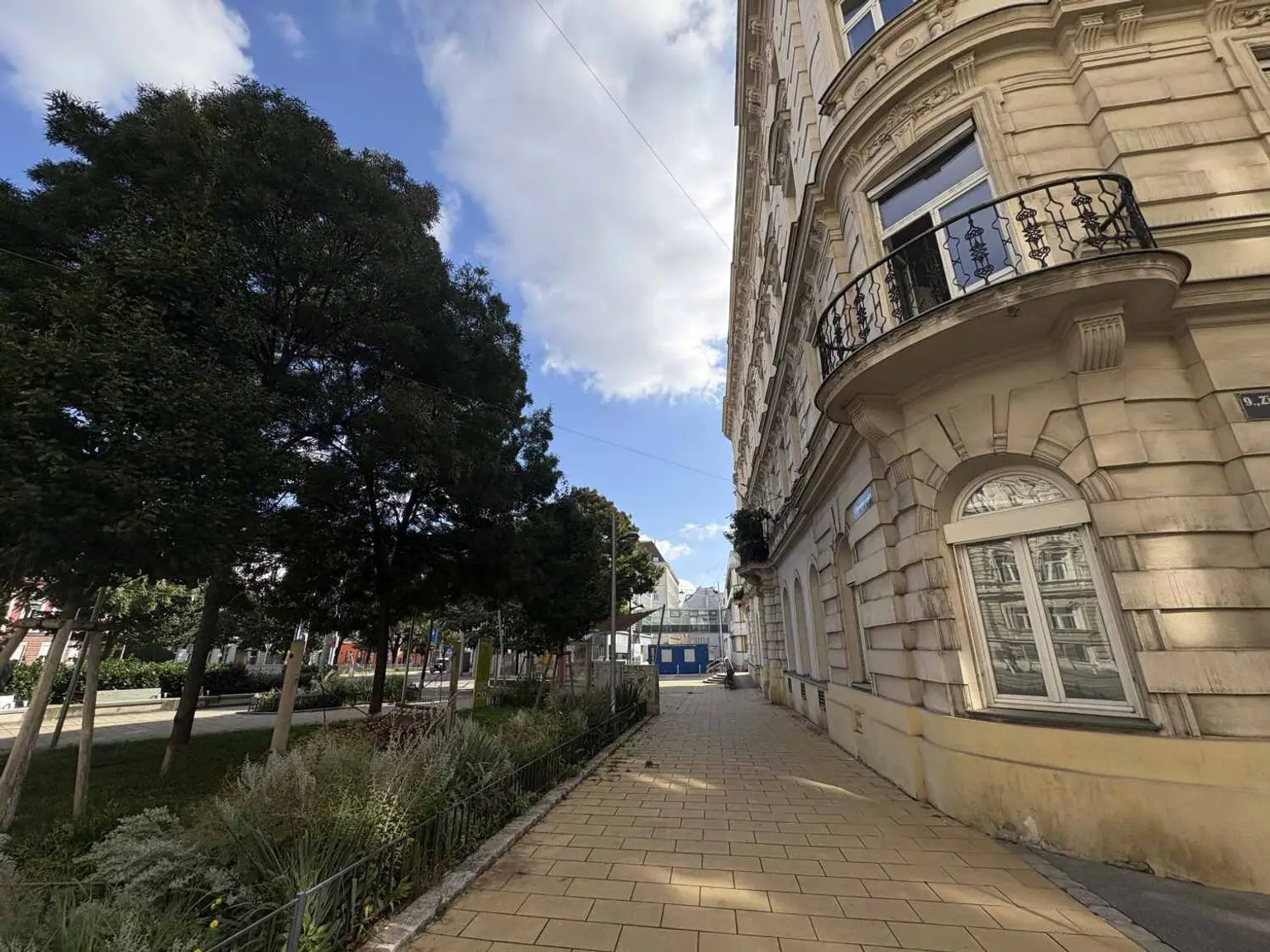 Nähe AKH Wien - 
Unbefristet vermietete 5-Zimmer-Wohnung