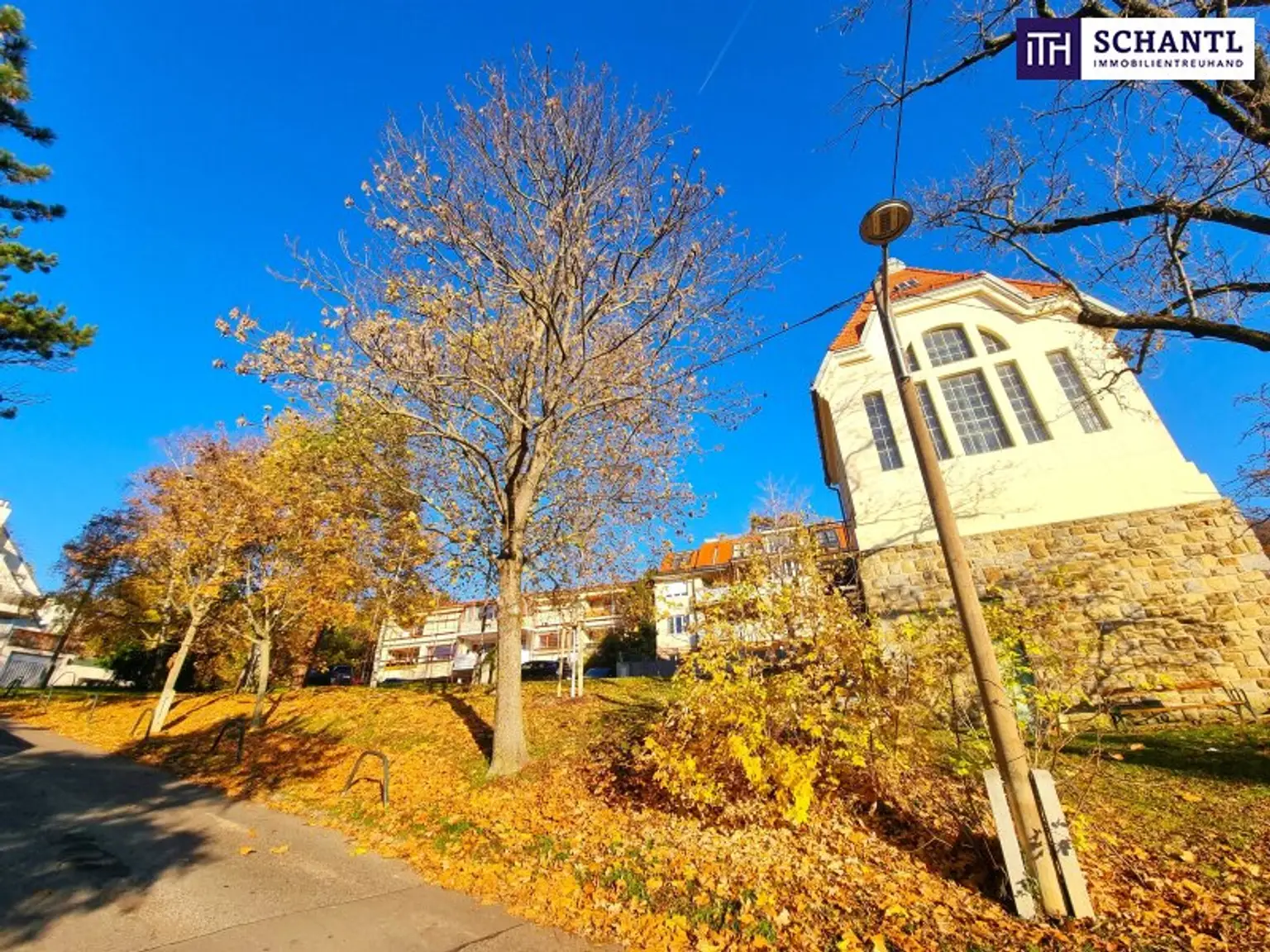 Ruheoase im Grünen! Sonnig. Saniert. Einfach super! Erstbezug mit Wohlfühlfaktor! 4 Zimmer + 2 Balkone + Garagenplatz + Hochwertige Einbauküche! Grün wohin das Auge reicht!