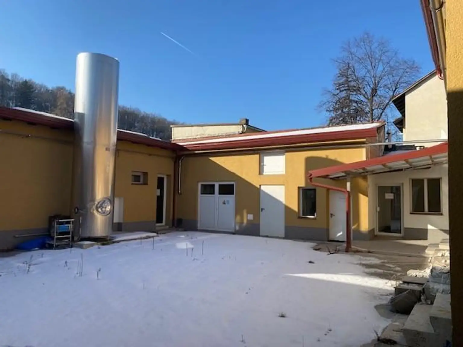 Innenhof, Zugang zur Anlage und Privatbereich