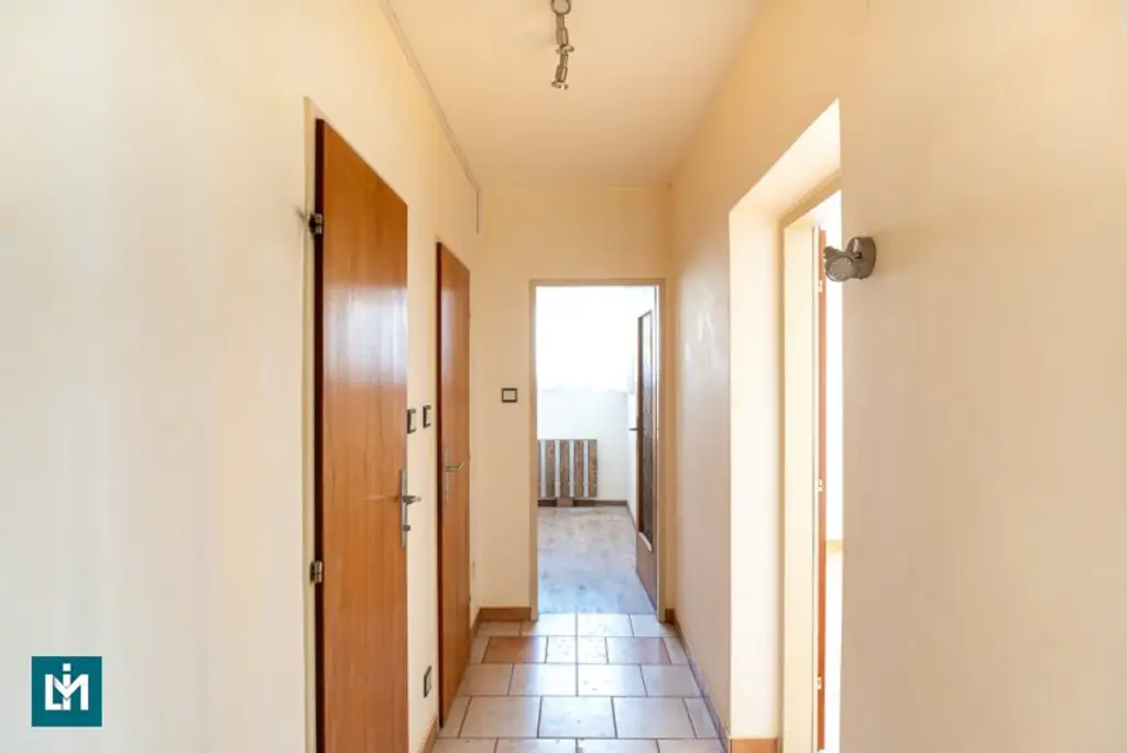 RENOVIERUNGSBEDÜRFTIGE 3 - ZIMMER WOHNUNG / NÄHE EINKAUFSZENTRUM RIVERSIDE