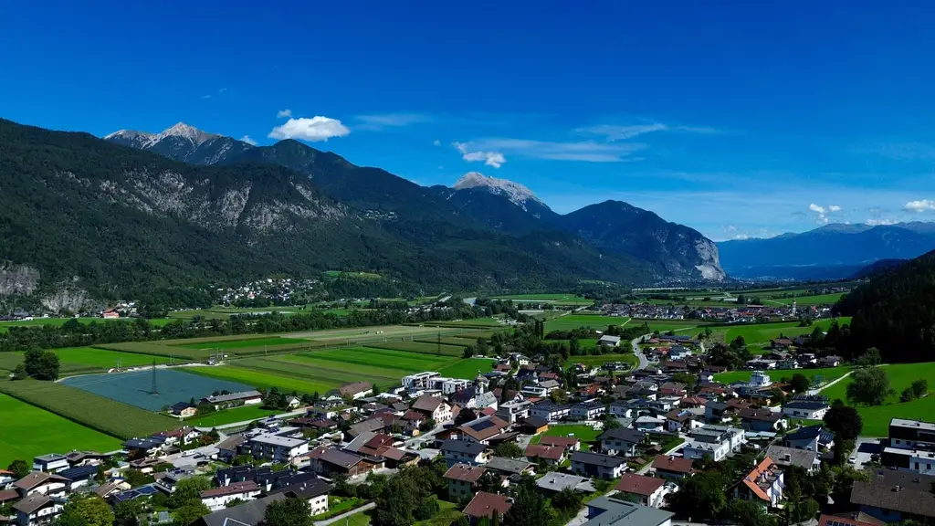 Sonniges Baugrundstück in Polling