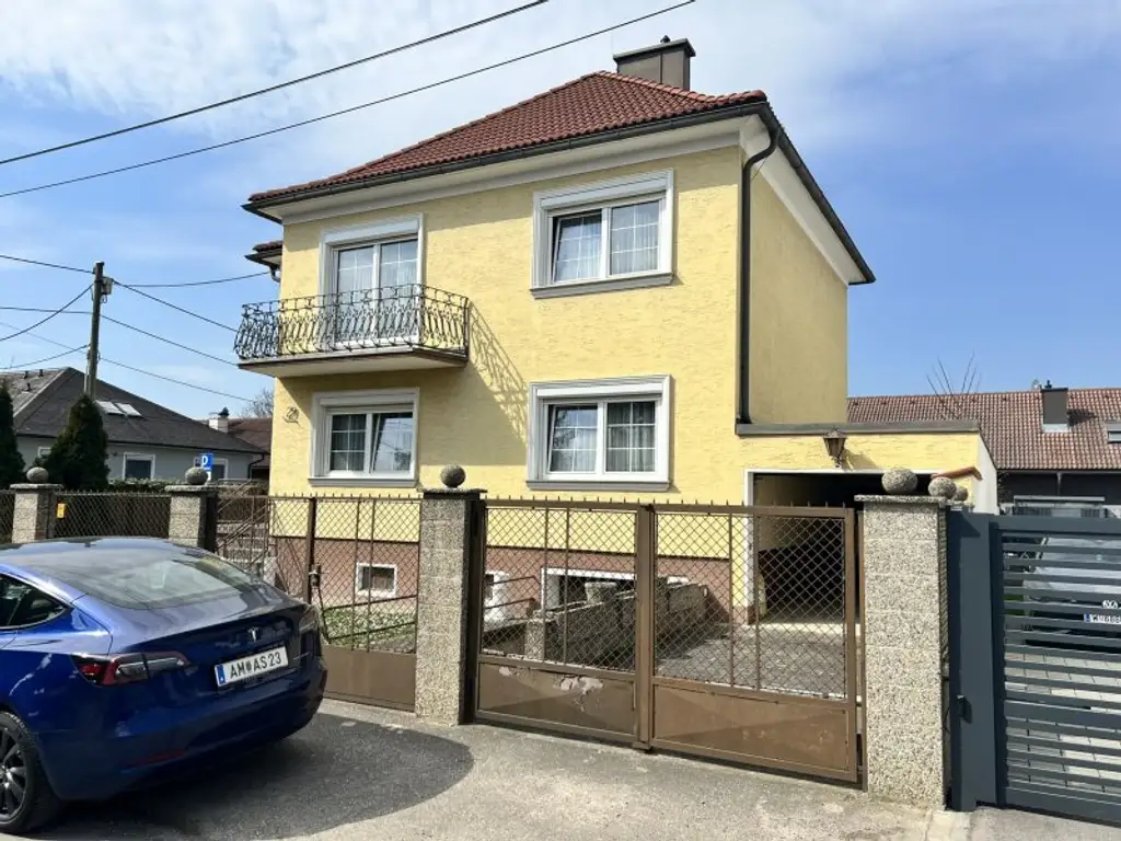 Gut geschnittenes, helles Einfamilienhaus in ruhiger Wohnlage mit Garten