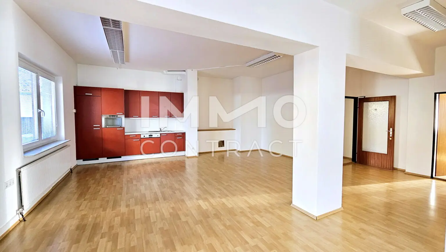 Großzügige Büroräume in attraktiver Lage in kleinem Mehrparteienhaus