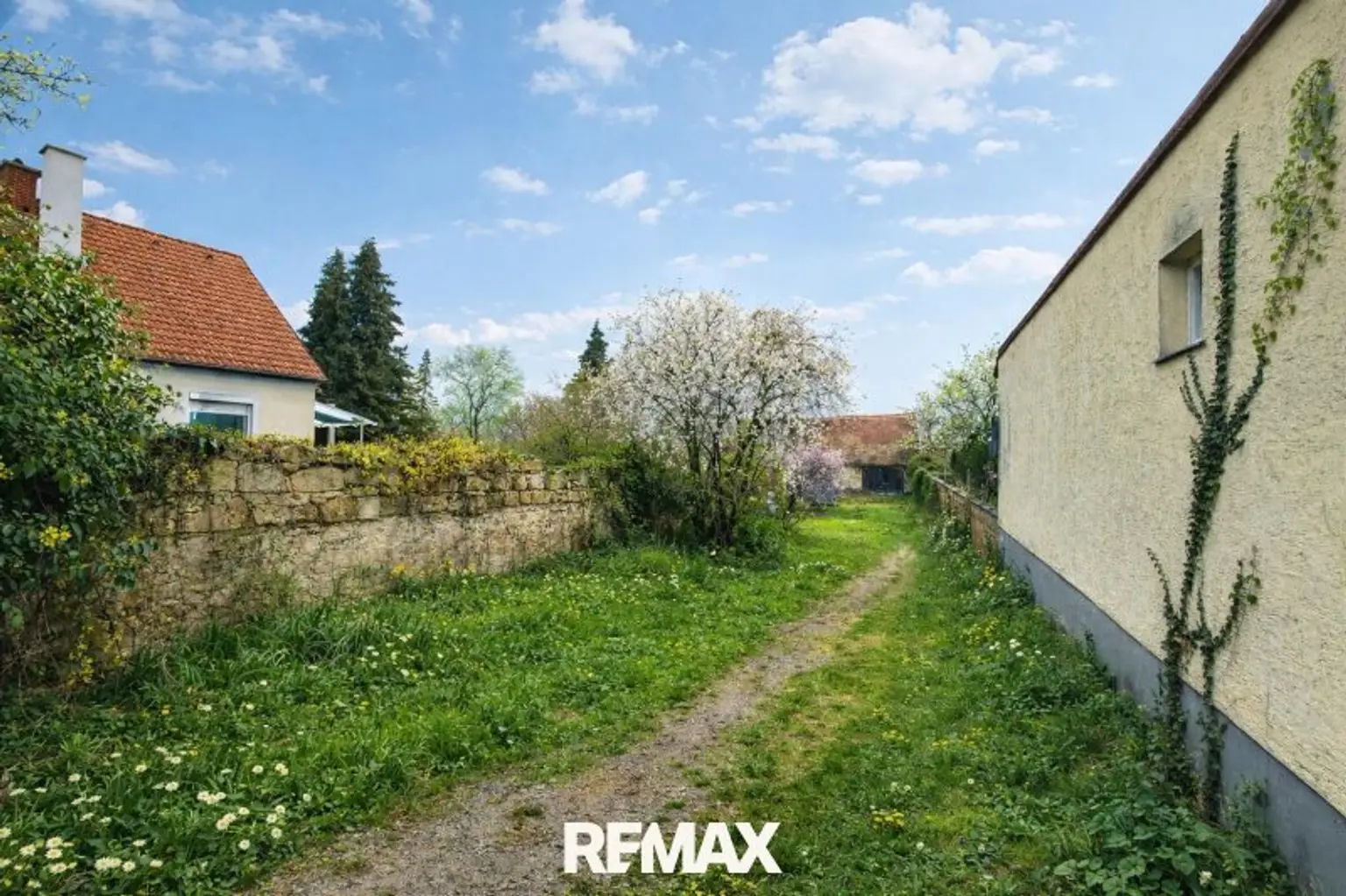 4 Grundstück vorne rechts