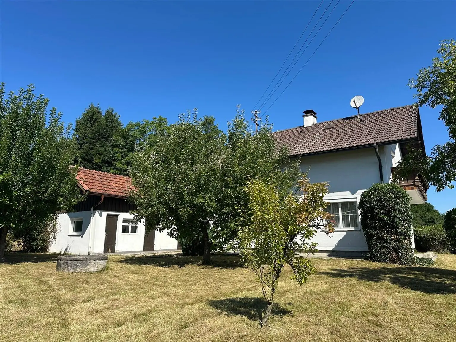 Einfamilienhaus mit Nebengebäuden