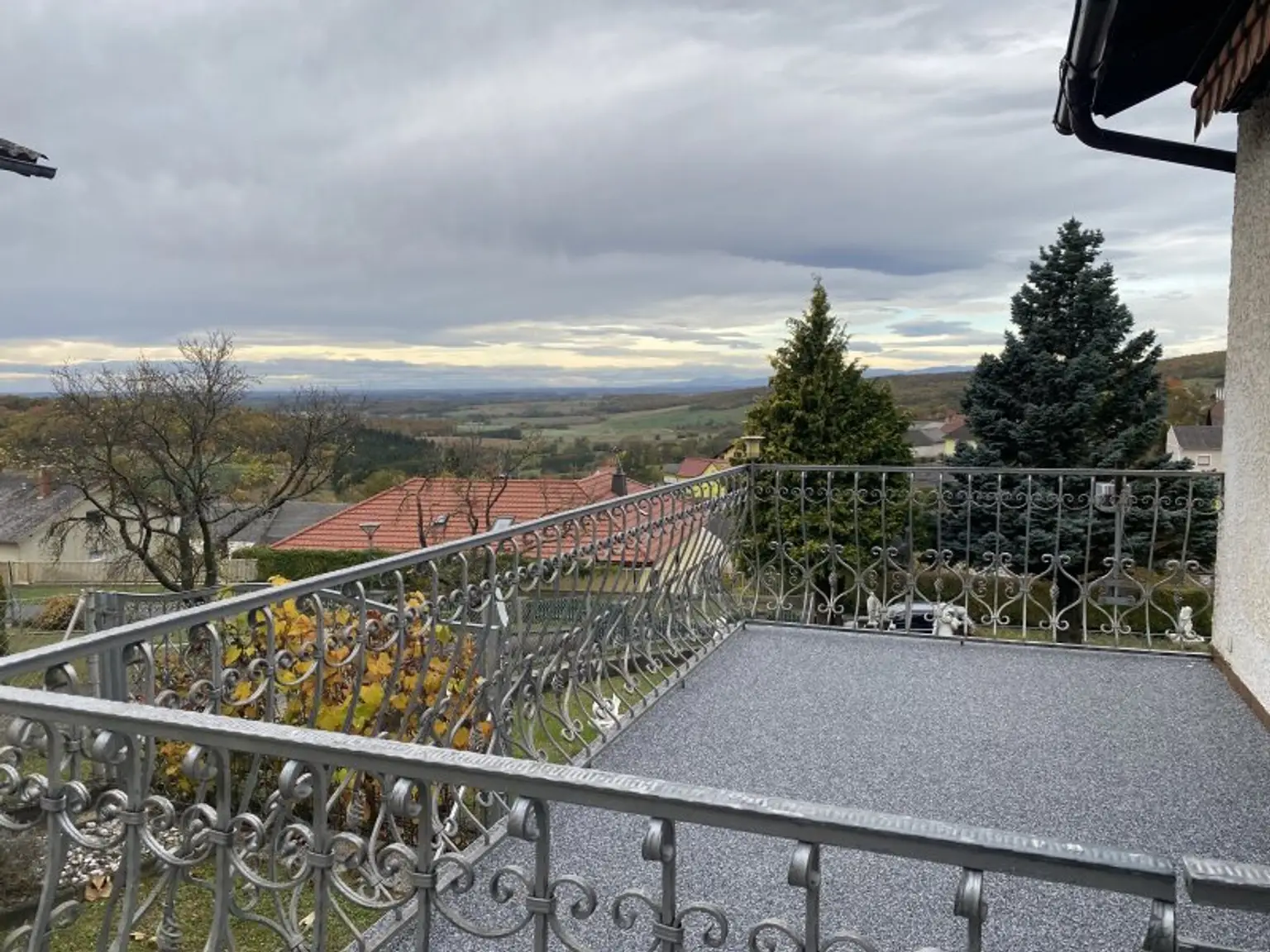 Gepflegtes Miethaus in ruhiger Aussichtslage