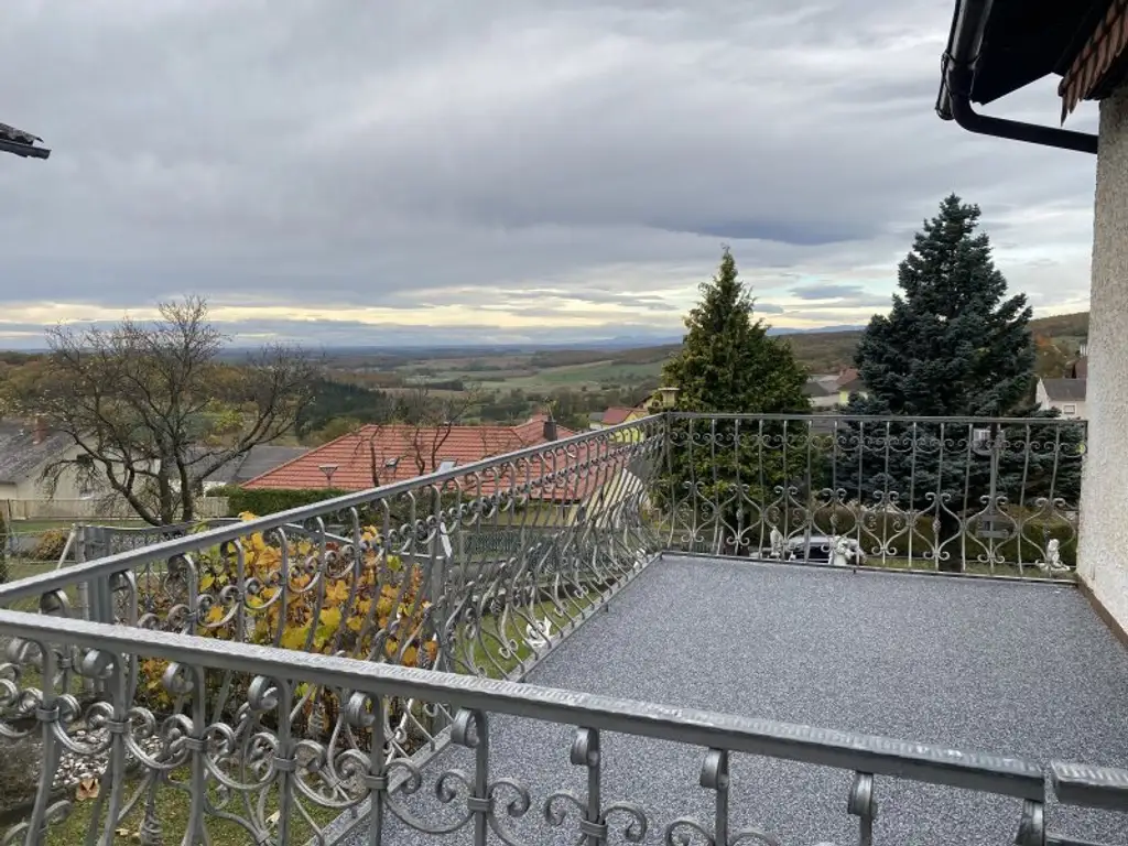 Gepflegtes Miethaus in ruhiger Aussichtslage