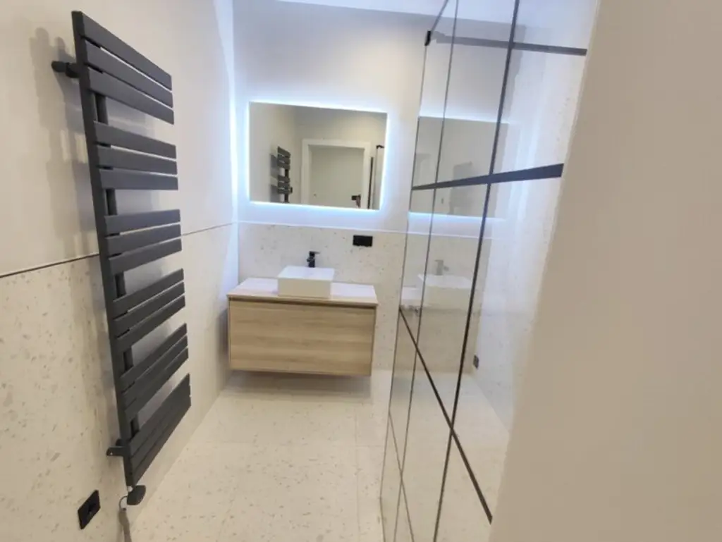 Krongasse! Altbau-Erstbezug mit Balkon in liebevoll saniertem Altbauhaus - Top11