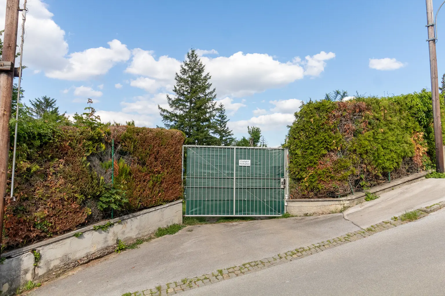 Eingangsbereich zum Grundstück